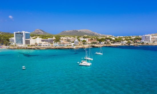 7 Übernachtungen im Hotel Serrano Palace mit Frühstück, inkl. 3 Greenfees pro Person (1x Pula Golf, 1x Son Cervera Golf Club, 1x Cañamel Golf)