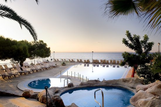 7 nuits à l'hôtel Barceló Illetas Albatros avec petit-déjeuner et 4 green fees par personne (GC TGolf, Son Vida, Son Muntaner et Bendinat)