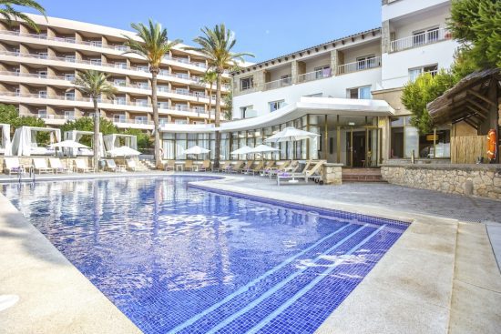 7 notti al Be Live Adults Only La Cala Boutique Hotel con colazione inclusa, 5 GF a persona e auto a noleggio