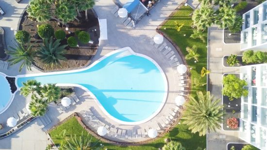 7 Übernachtungen im Hotel Oasis Lanz Beach Mate mit Halbpension und 3 Greenfees (GC Lanzarote x2 und Costa Teguise)