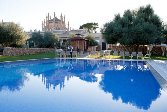 7 nights at the Zoëtry Mallorca hotel with breakfast included and 3 green fees per person (GC Son Antem East, West and Maioris).