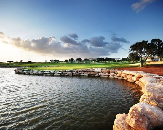 7 Nächte mit Halbpension im Azia Resort and Spa und 3 Greenfee je Person (Elea GC , Secret Valley y Aphrodite Hills)