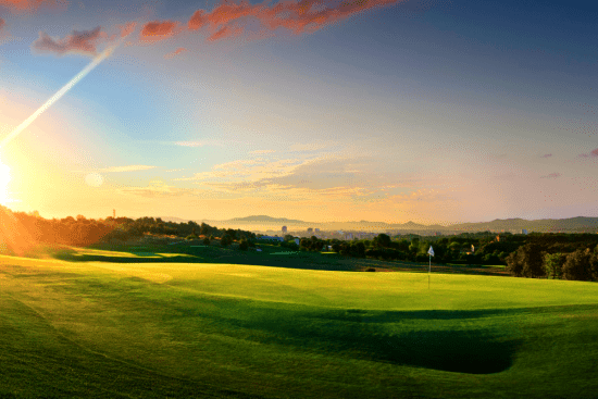 6 noches con desayuno en el Hotel Boutique Sant Jordi, incluidos 3 green fees por persona en Real Club de Golf El Prat, Sant Vicenc de Montalt Golf Club, Golf La Roca
