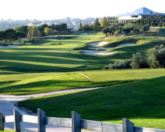 7 noches en Eurostars Madrid Tower con desayuno & 3 Green Fees (1x Centro Nacional de Golf, 1x Golf Santander, 1x Retamares Golf)