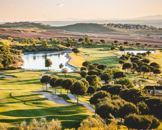 7 nuits à l'Eurostars Madrid Tower avec petit-déjeuner et 3 Green Fees (1x Centro Nacional de Golf, 1x Golf Santander, 1x Retamares Golf)