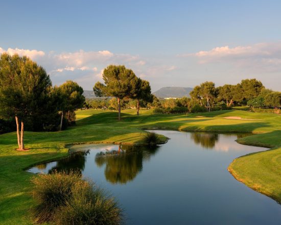 7 Nächte im Marriott's Club Son Antem inklusive Unlimited Golf (Golf Son Antem) und einer Tour durch Palma mit Verkostung typischer Produkte.