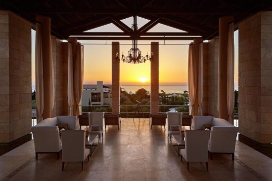 7 Übernachtungen im The Romanos, a Luxury Collection Resort inklusive Frühstück und 3 Green Fees (Costa Navarino Golfplätze)