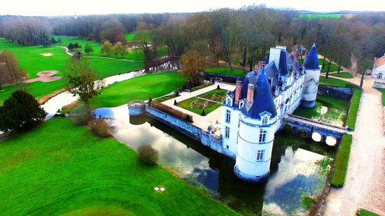 3 nuits au Château d'Augerville en demi-pension et 3 Green Fees par personne (3x Château d'Augerville Golf)