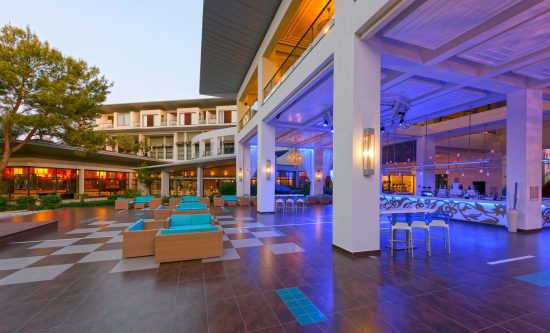 7 nuits à l'hôtel Lykia World Antalya avec ultra tout compris et 4 green fees par personne (GC Lykia)