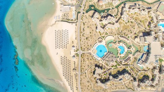 7 nights with all inclusive at the Jaz Makadi Oasis Club and 3 green fees per person (2x GC Madinat Makadi & 1x El Gouna GC)