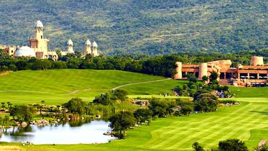 7 nuits avec petit-déjeuner à The Cascades at Sun City Resort & Casino, y compris 4 Green Fees par personne (Gary Player Country Club & Lost City Golf Course)