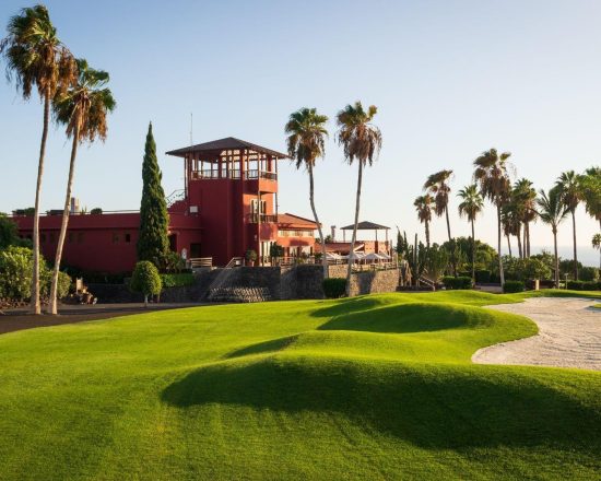 10 Übernachtungen in Las Terrazas de Abama und 5 Green Fees pro Person (2x Abama Golf, 2x Golf Costa Adeje, 1x Buenavista Golf)