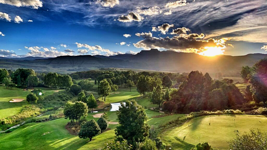 6 Übernachtungen mit Vollpension im Cathedral Peak Hotel inklusive 3 Green Fees pro Person (Champagne Golf Resort Golf Club)