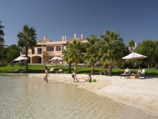 10 nights with breakfast at the Cascade Wellness Resort & 4 Green Fees (GC Espiche)