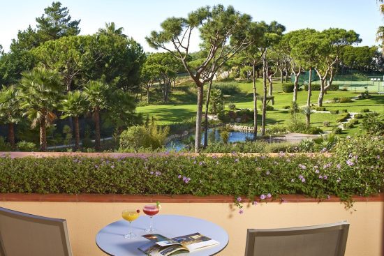 10 notti nell'Hotel Quinta do Lago con prima colazione inclusa e 4 green fee (1x GC Quinta do Lago, 1x GC Pinheiros Altos, 1x GC Vale do Lobo, 1x GC Quinta do Lago South)