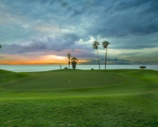 3 nuits à l'hôtel Baobab Suites avec petit-déjeuner et 1 Green Fee par personne (Golf Costa Adeje)