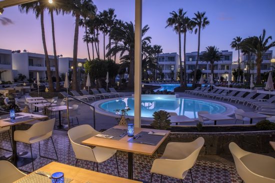 5 nights at Hotel Oasis Lanz Beach Mate with breakfast and 2 green fees (GC Lanzarote & GC Costa Teguise)