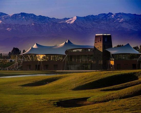 7 notti con prima colazione al Kenzi Menara Palace & Resort, inclusi 3 Green Fees a persona (Amelkis, Noria & The Montgomerie Golf Club) e giro in cammello nel deserto di Agafay