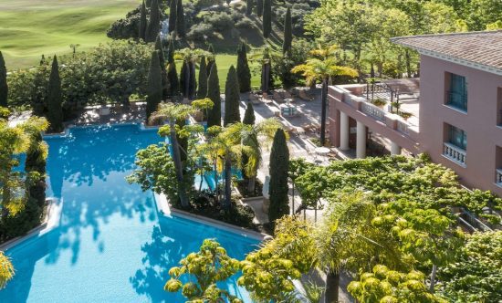 7 nights at the Anantara Villa Padierna Palace with breakfast and 3 green fees (1x Flamingos GC, 1x Alferini GC, 1x El Paraíso GC)