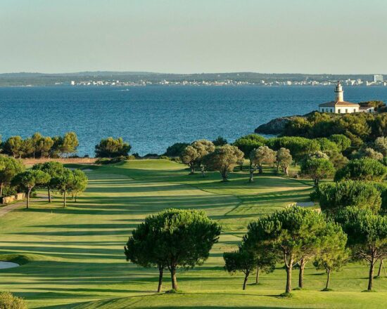 3 nights at the hotel AluaSoul Alcudia Bay with breakfast included and 1 Green Fee (GC Alcanada)