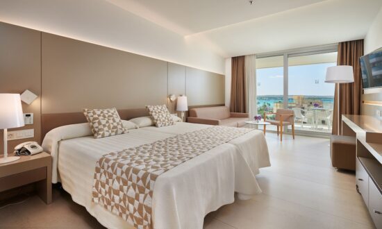 3 nights at Hipotels Gran Playa de Palma with breakfast included and 1 Green Fee per person (GC Son Antem - East & West)