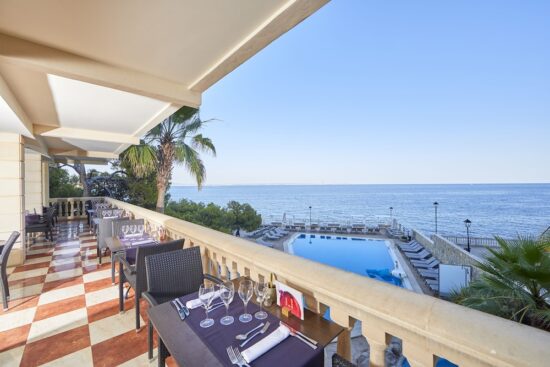 5 nights at the hotel Barceló Illetas Albatros with breakfast and 2 green fees per person (GC Bendinat, GC Son Vida)