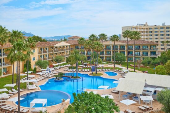 7 nights in CM Mallorca Palace Hotel with breakfast and 3 green fees per person (1x Pula Golf, 1x Son Servera Golf Club, 1x Canyamel Golf)