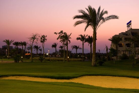 14 Nächte All Inclusive im Steigenberger ALDAU Beach Hotel und 7 Greenfees pro Person (3x GC Madinat Makadi, 4x GC El Gouna)