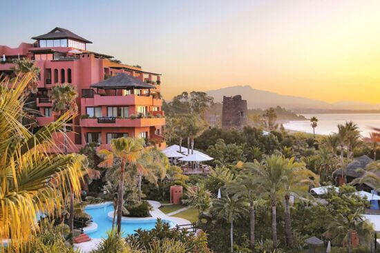 7 nights with breakfast at the Hotel Kempiski Bahia, including 3 green fees per person (1x Valle Romano, 1x El Paraiso, 1xAlferini)