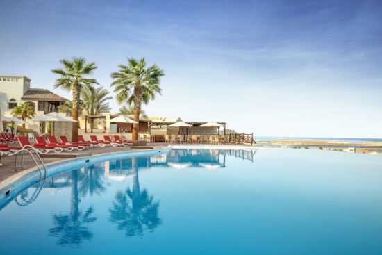 7 nuits avec petit-déjeuner au Cove Rotana Resort incluant 3 Green Fees par personne au Al Hamra Golf Club et Tower Links Golf Club (x2)