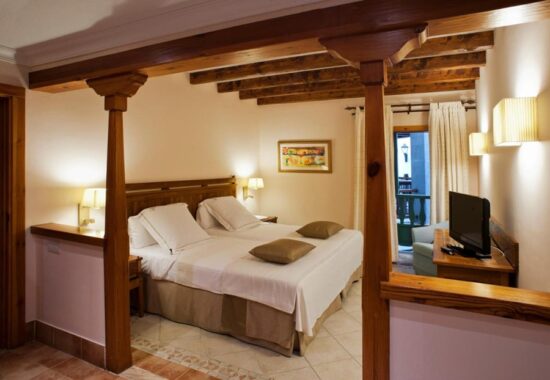 10 nights in the Hotel Resort Princesa Yaiza Suite with breakfast and 5 green fees (2x Costa Teguise, 3x Lanzarote Golf)
