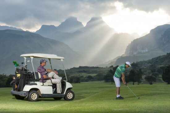 6 nuits en pension complète à l'hôtel Cathedral Peak, y compris 3 greenfees par personne (club de golf Champagne Golf Resort)