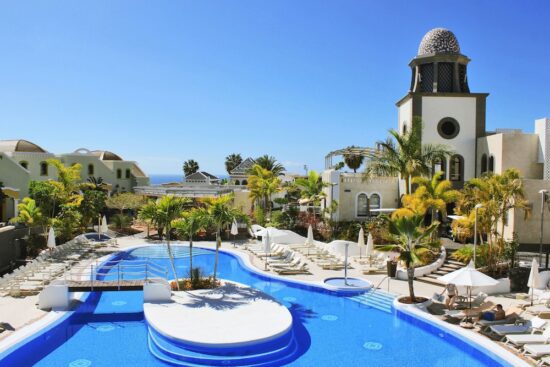 6 Übernachtungen mit Frühstück in einer Villa mit Jacuzzi im Hotel Suite Villa Maria inklusive 3 Green Fees pro Person in Costa Adeje Golf (x2) und Abama Golf
