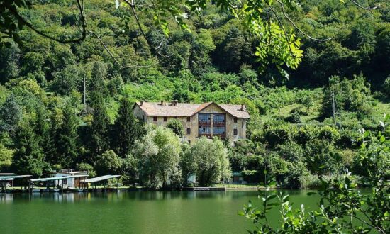 7 nights with breakfast at Hotel Camoretti including 3 green fees per person (Villa Paraiso Golf Club & Bergamo L'Albenza Golf Club)