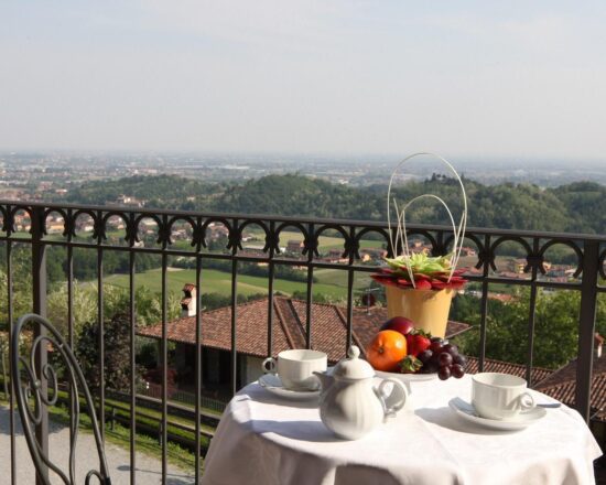 5 nights at Hotel Camoretti with breakfast and 2 green fees included (Villa Paraiso Golf Club & Bergamo L'Albenza Golf Club)