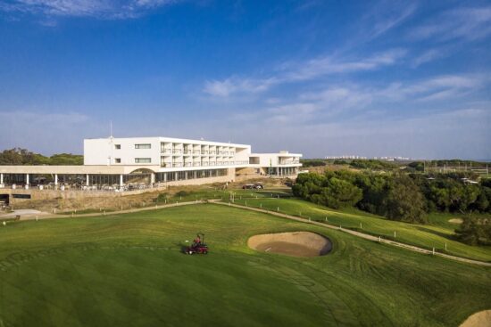 3 nuits en demi-pension au Parador & Golf El Saler et 1 green fee par jour (El Saler Golf Course).