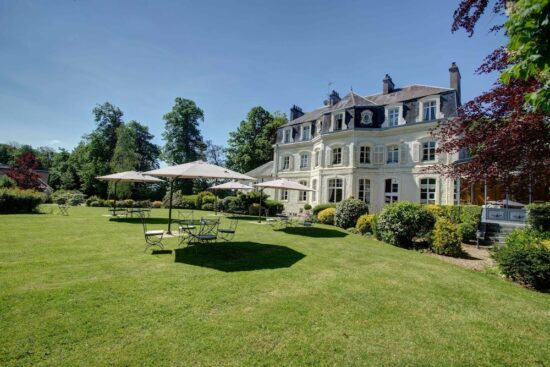 5 nights with breakfast included at the Hôtel Château Cléry and 2 Green Fees per person at Hardelot Golf Club and Golf du Touquet.