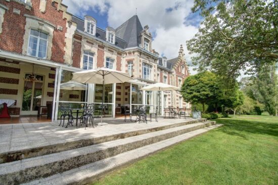 7 Übernachtungen mit Frühstück im Hôtel Chäteau Tilques und 3 Green Fees pro Person (2x Aa Saint-Omer Golf Club und 1x Hardelot Golf Club).