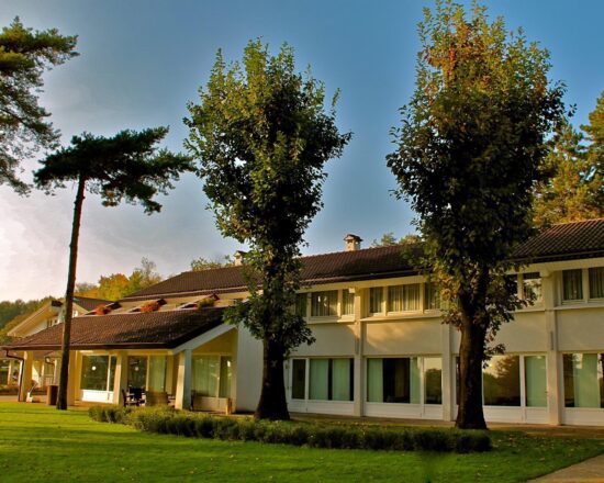 3 nights with breakfast at Golf Hotel La Pinetina and one green fees per person (La Pinetina Golf Club)