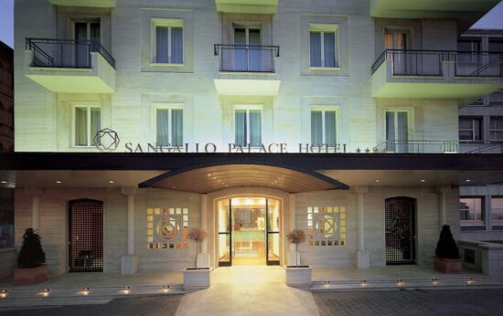 5 nuits avec petit-déjeuner à l'hôtel Sangallo Palace et 2 green fees par personne (Golf Club Perugia et Antognolla Golf).