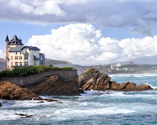 5 nights at Regina Experimental Biarritz with breakfast and 3 Green Fees per person (2x Chiberta Golf, 1x Biarritz Le Phare)