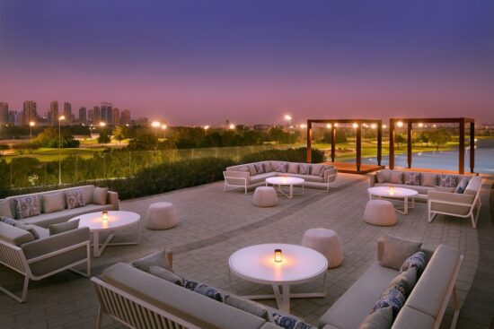 8 nuits avec petit-déjeuner au Vida Emirates Hills incluant 3 Green Fees par personne Emirates Golf Club ( Faldo at night & Majlis) et The Montgomerie Dubai Golf Club