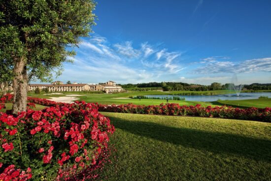 8 nights with breakfast included at Chervò Golf Hotel Spa & Resort San Vigilio. 4 green fees per person (Chervo, Villa Paradiso, Gardagolf and Verona) and one dinner at a restaurant from our culinary guide