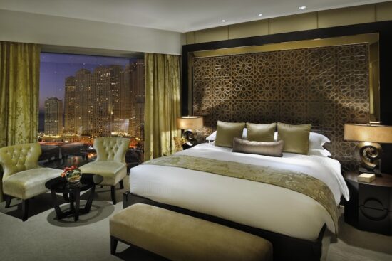 10 notti con prima colazione all'Address Dubai Marina, inclusi 4 green fee a persona (Emirates GC, The Montgomerie Dubai GC, Jumeirah Golf Estate e The Els Club Dubai).