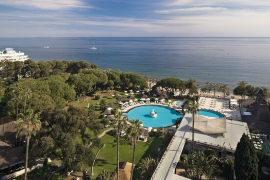 3 nights with breakfast at Hotel Don Pepe Gran Meliá including one green fee per person (Marbella Golf Country Club).