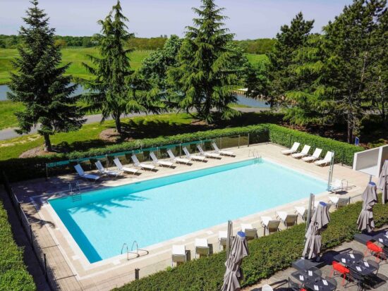 3 nights with breakfast at Novotel Saint-Quentin in Yvelines including one green fee per person (Le Golf National-Albatros Course).