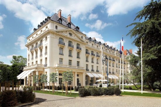 3 nights with breakfast at Waldorf Astoria Versailles including one green fee per person (UGolf Feucherolles)