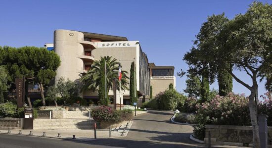 5 nights with breakfast at Sofitel Marseille Vieux Port including a package of 2 Green fees per person (Sainte Baume/Bastide La Salette)