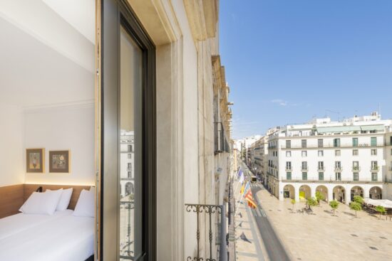 7 nights with breakfast at Eurostars Portico Alicante and 3 Green fees per person (2x Font del Llop Golf Course & 1x Alenda Golf)