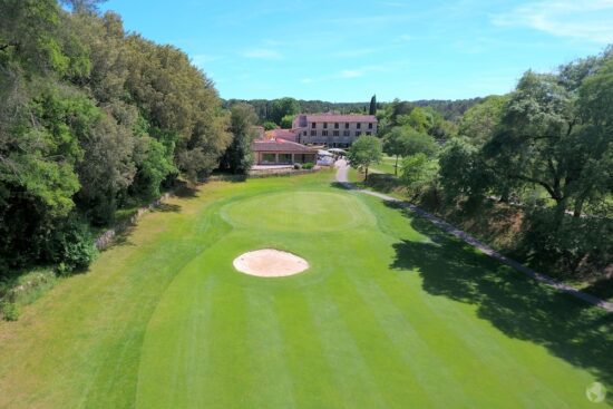 7 nuits avec petit-déjeuner à l'Hôtel Golf Château de la Bégude incluant un forfait de 3 Green fees par personne (Grande Bastide/Opio-Valbonne/Roquebrune)